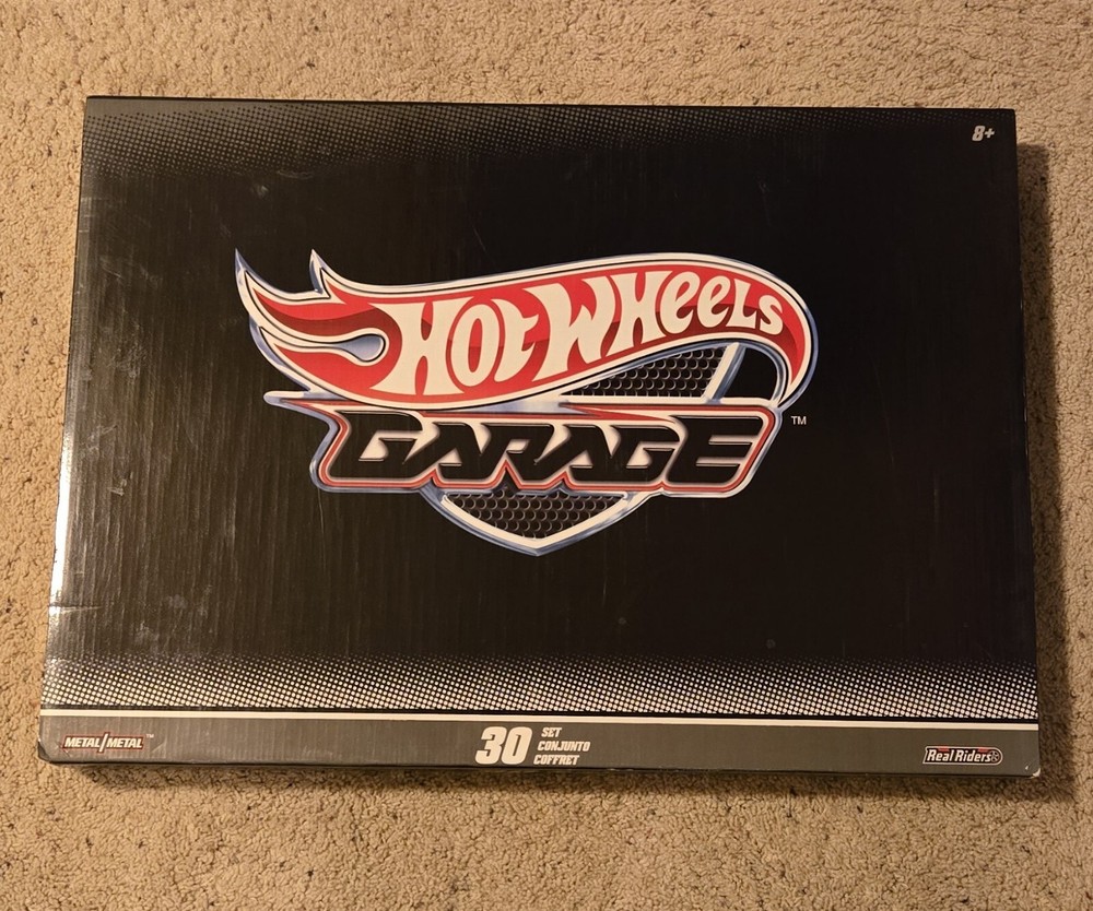 New Sealed 2011 Hot Wheels Garage Set Collectible 30 Set (Unopened Sealed Box)