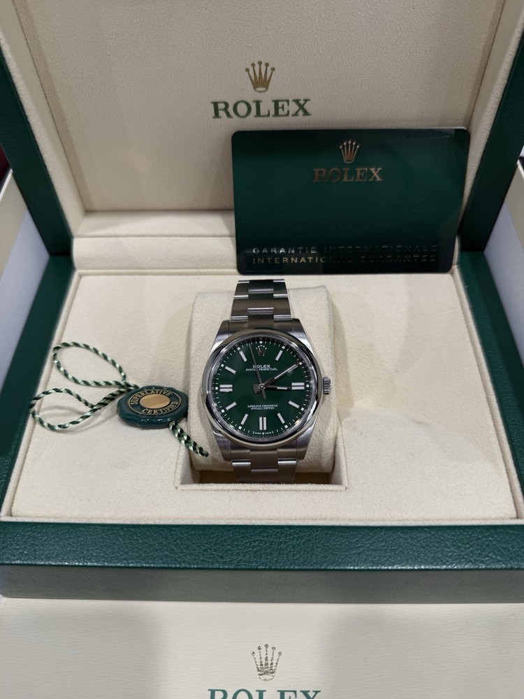 Rolex Oyster Perpetual 41mm Green Dial 124300 Full Set Mint 2021