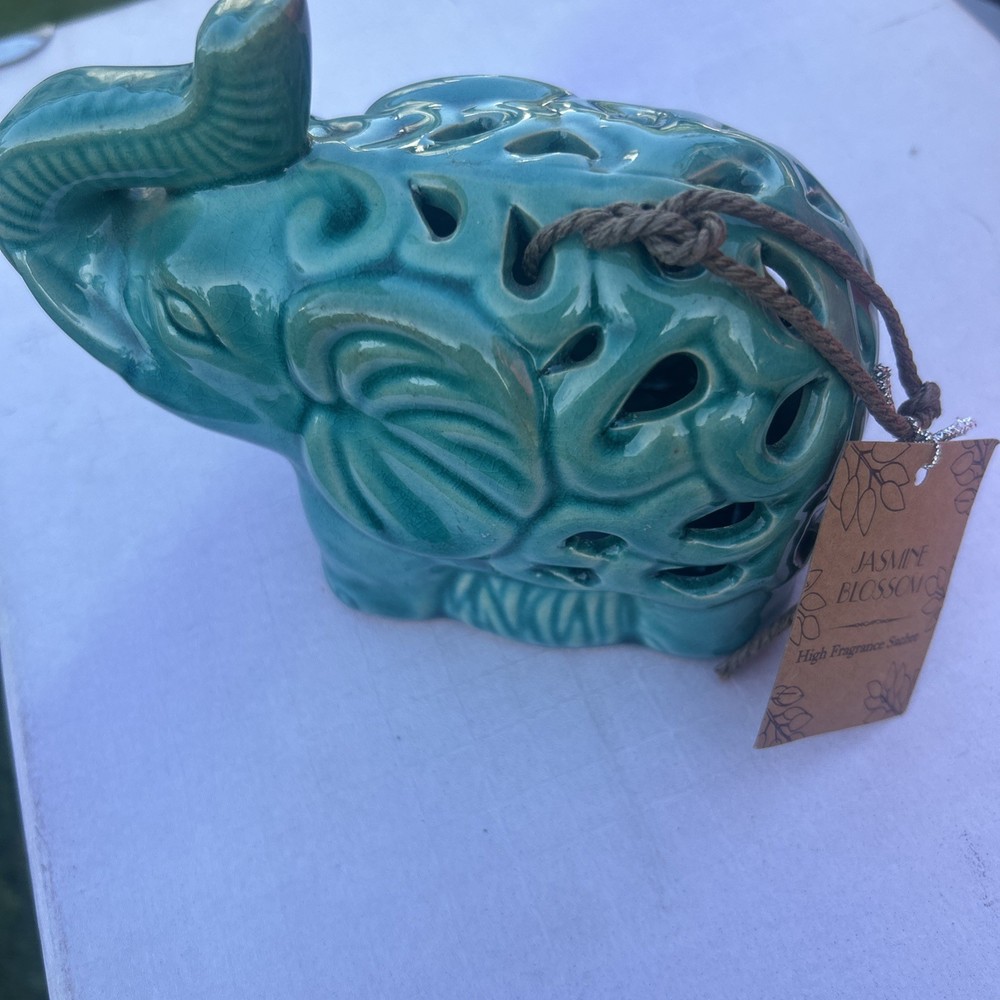 Jasmy Blossom Ceramic Elephant Aromatherapy Essential Oil Diffuser