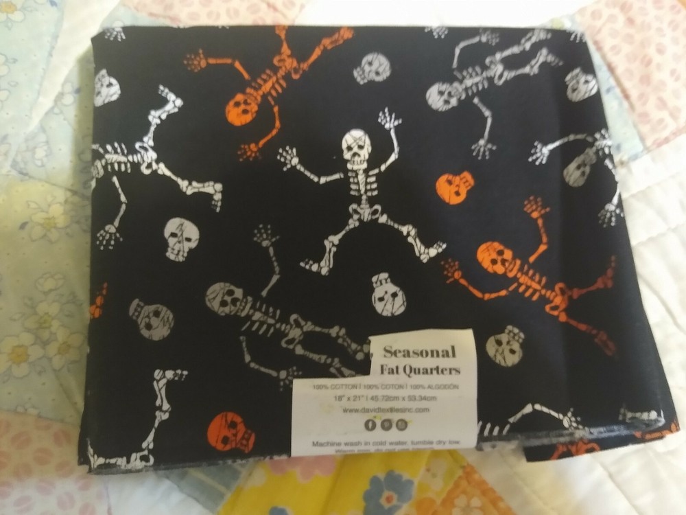SEASONAL FAT QUARTERS SKULLS, SKELETONS 💀100% COTTON 18