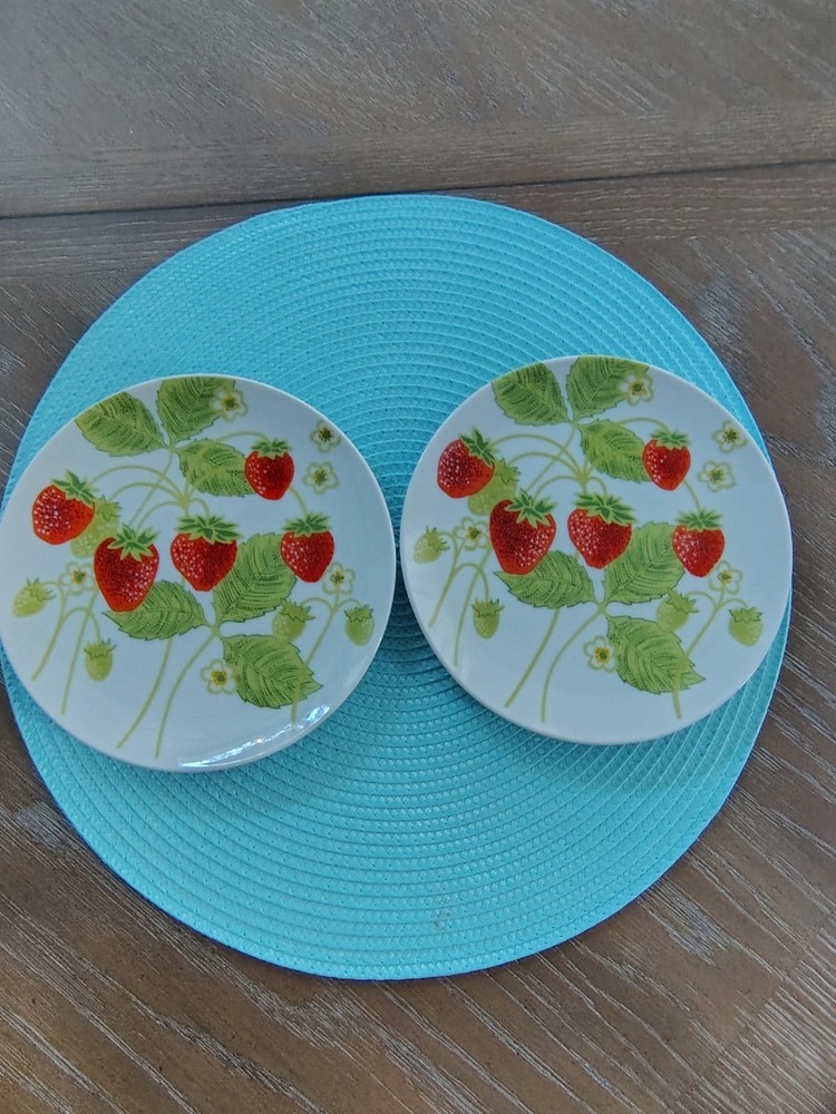 Set Of 2 Fitz And Floyd Variations Red Strawberries Salad Dessert Plates Japan