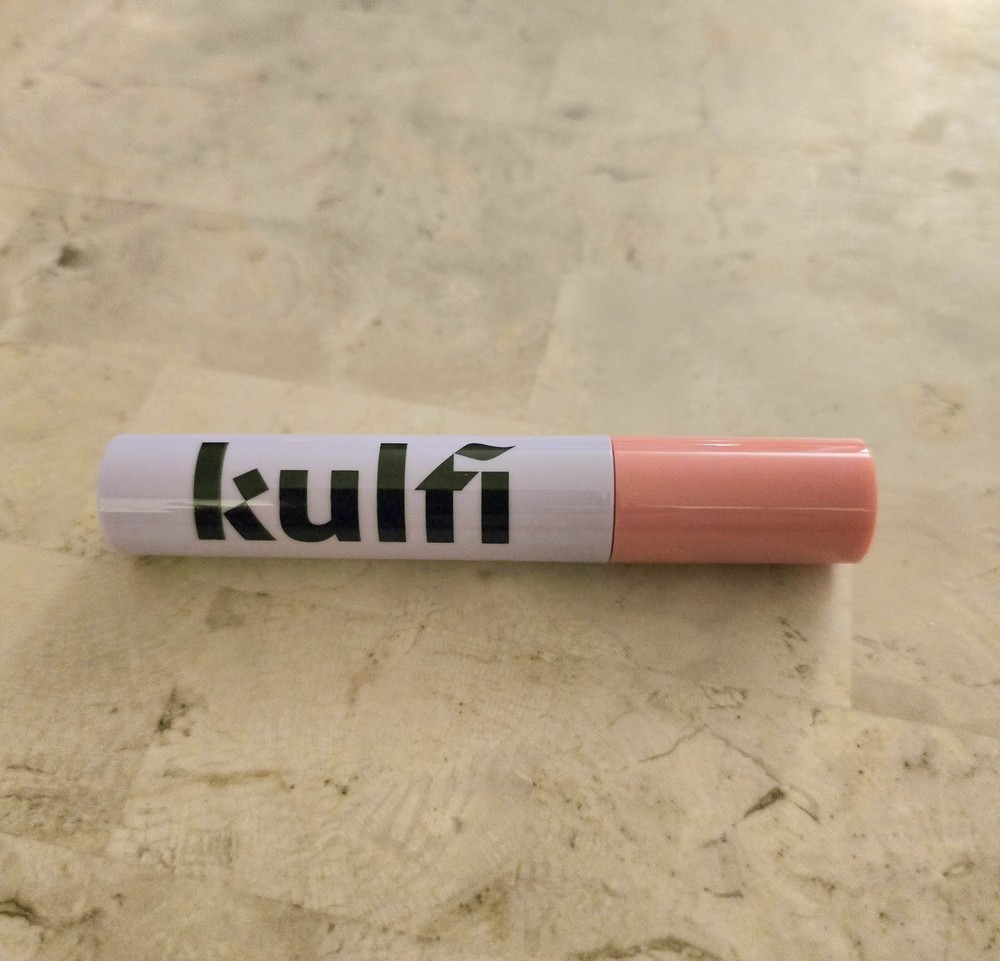 Kulfi Lassi Lips Staining  Long-Lasting Moisturizing Lip Oil In Guava New In Box