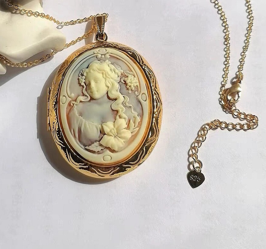 Cameo Tortoise Portrait Locket Pendant Oval Gold Tone Photo Locket Necklace 24''