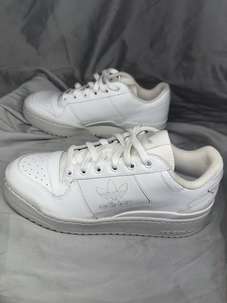 Adidas Forum Women 8.5  Triple WHITE cute & classy sneaker