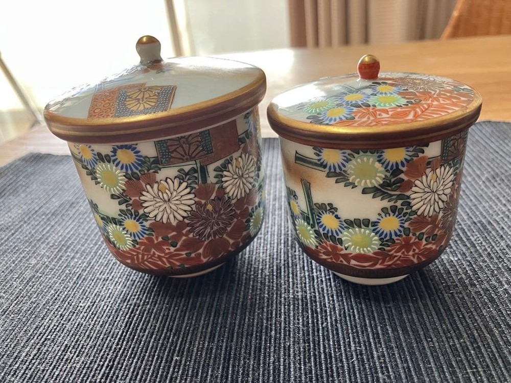 Y0107 Kutani ware Kinhanazume couple'teacup with lid
