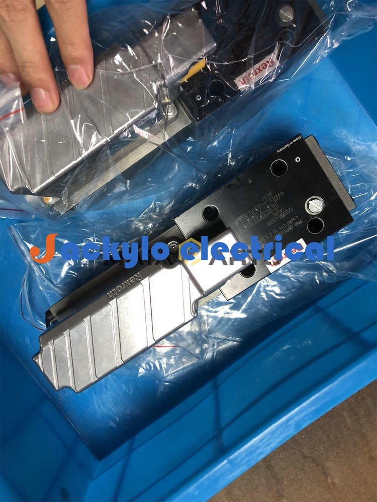 1PCS NEW Rexroth 0811404801 4WRPEH10C3 B100L-2X/G24K0/A1M